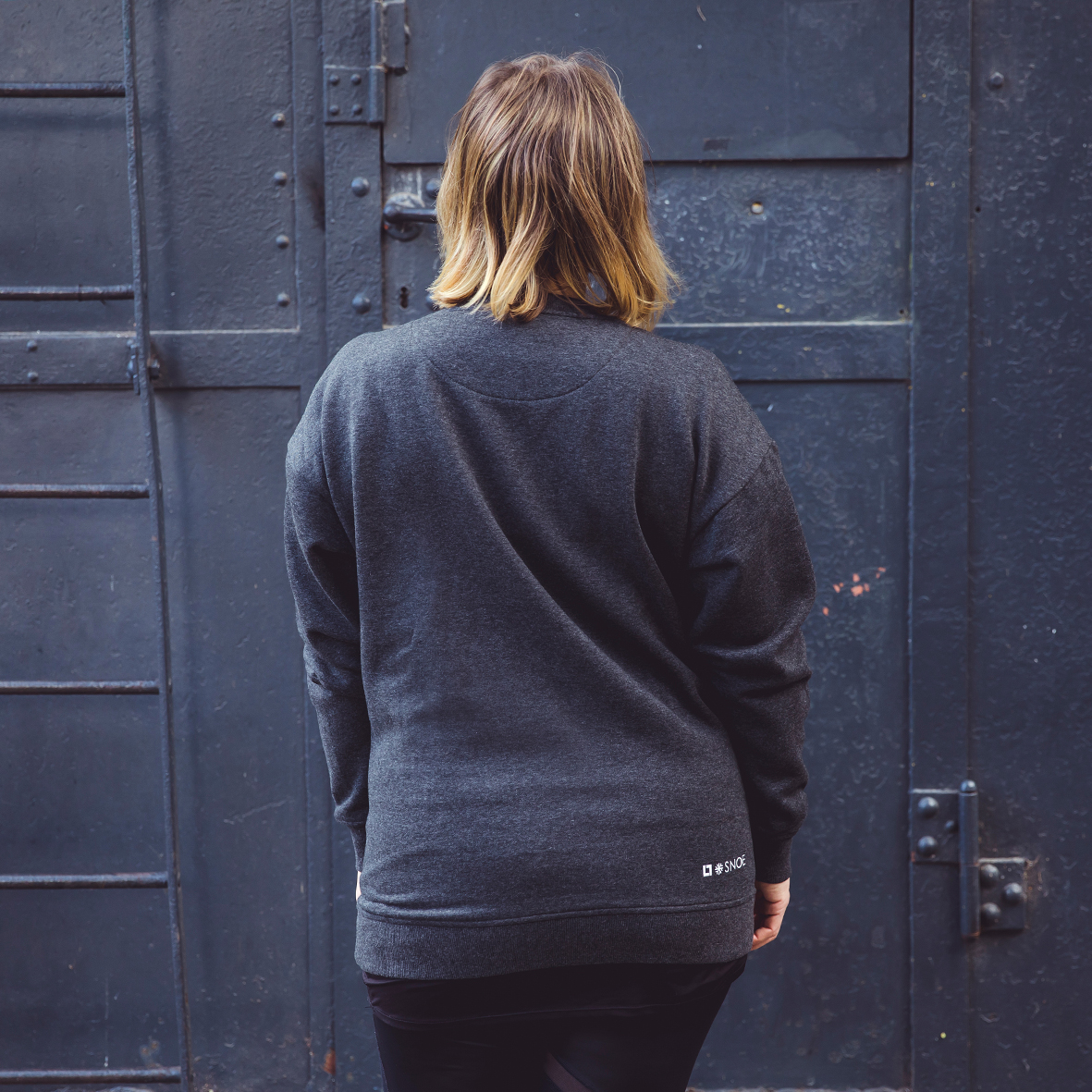 Crewneck Sweater Flake in Dark Grey - Image 2