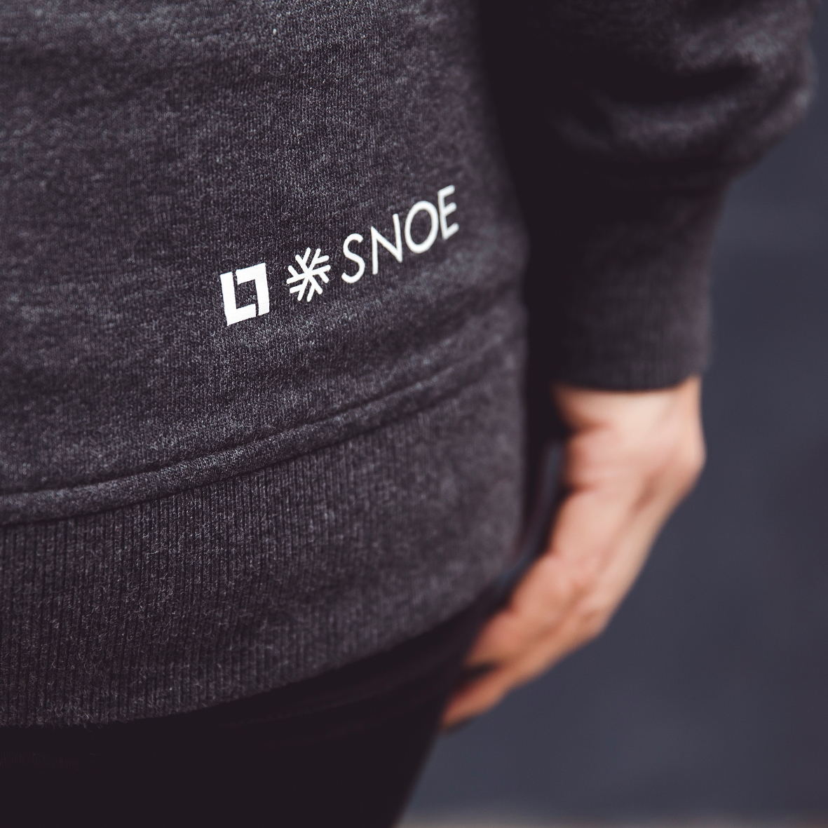 Crewneck Sweater Flake in Dark Grey - Image 3