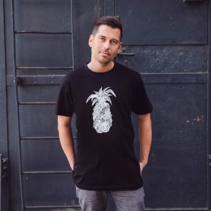 Round Neck T-Shirt Ananas in Black