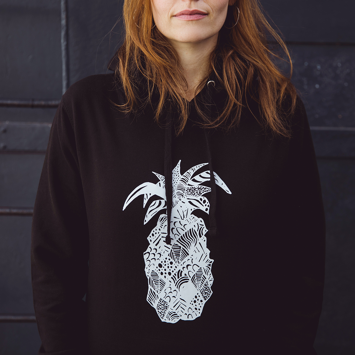 Ladies Long Hoodie Ananas in Black - Image 4
