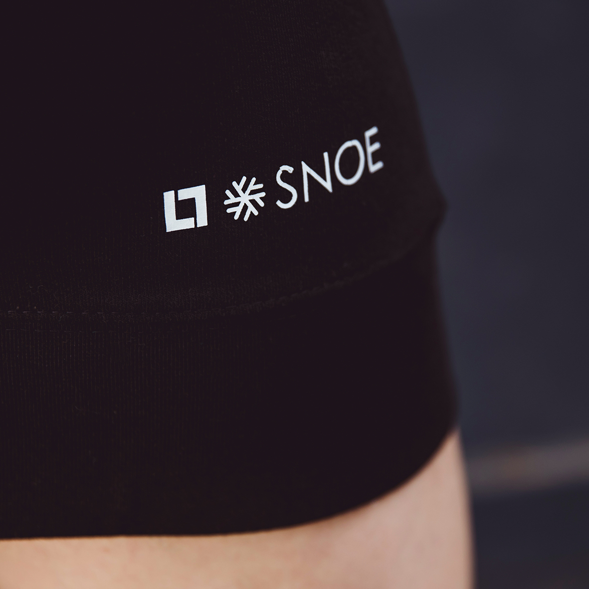 Ladies Long Hoodie Ananas in Black - Image 3