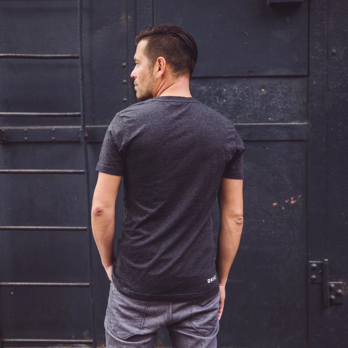 Round Neck T-Shirt Flake in Dark Grey - Image 2