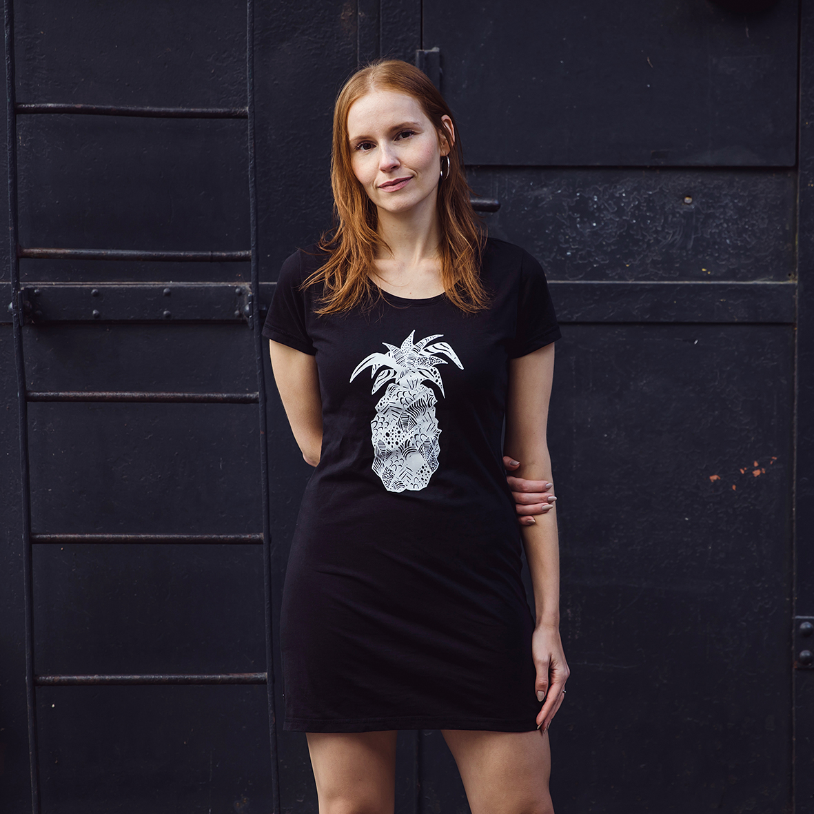 T-Shirt Dress Ananas in Black