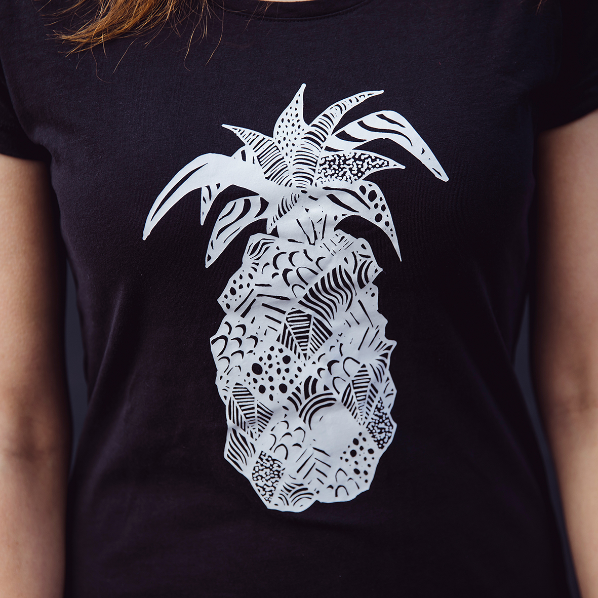 T-Shirt Dress Ananas in Black - Image 3