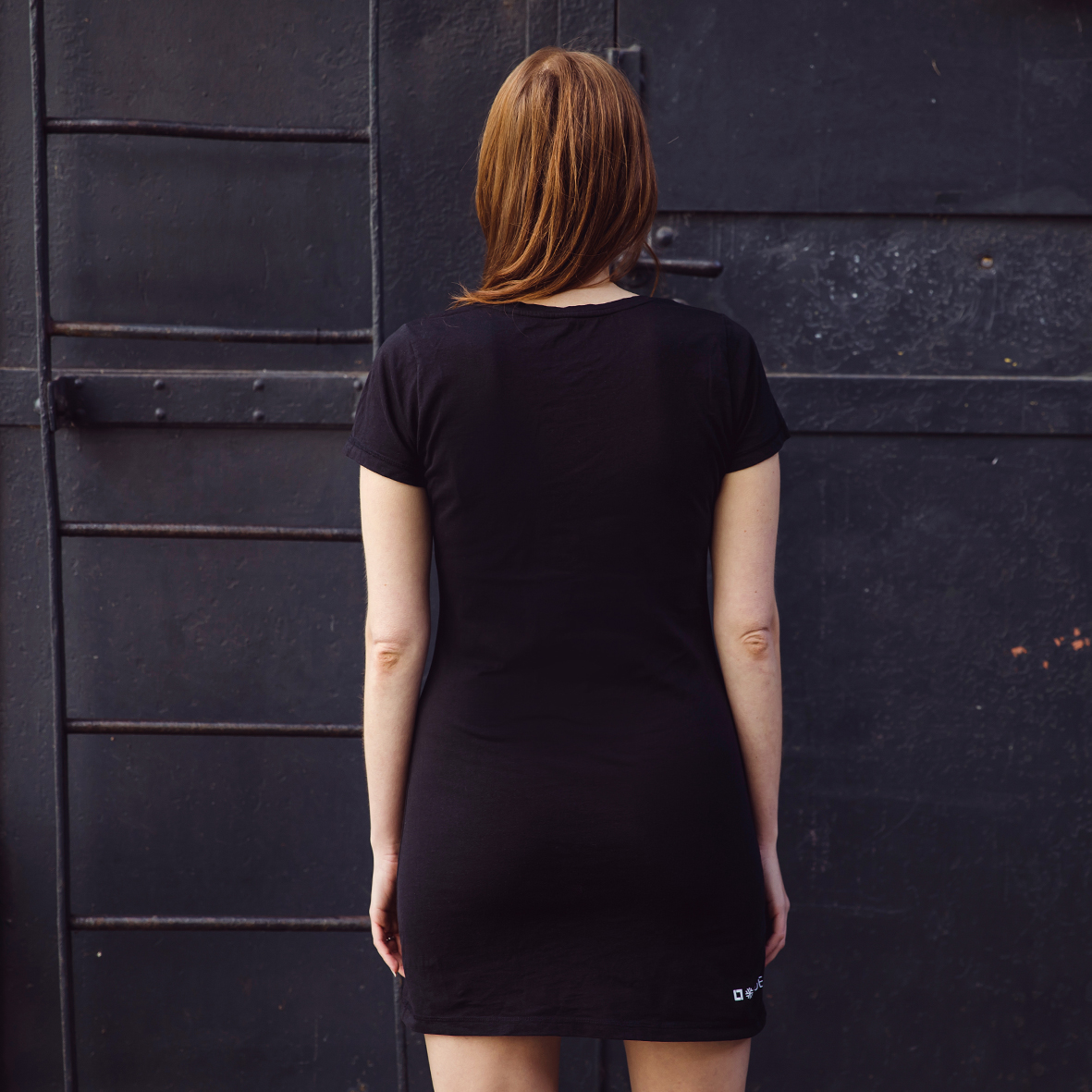 T-Shirt Dress Ananas in Black - Image 2