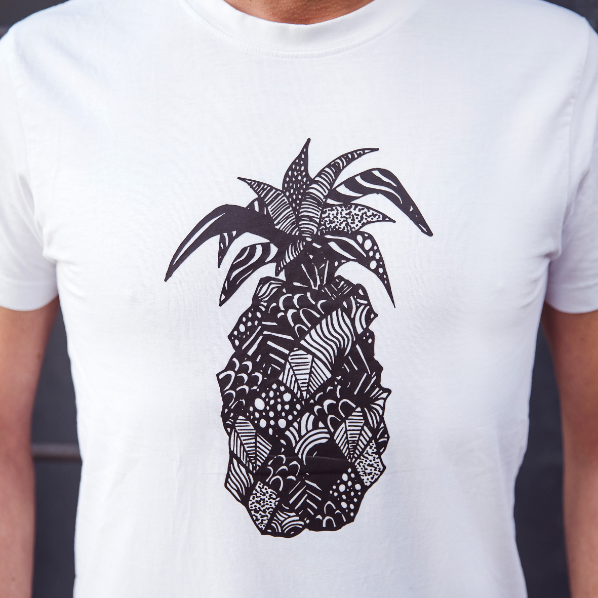 Round Neck T-Shirt Ananas in White - Image 4
