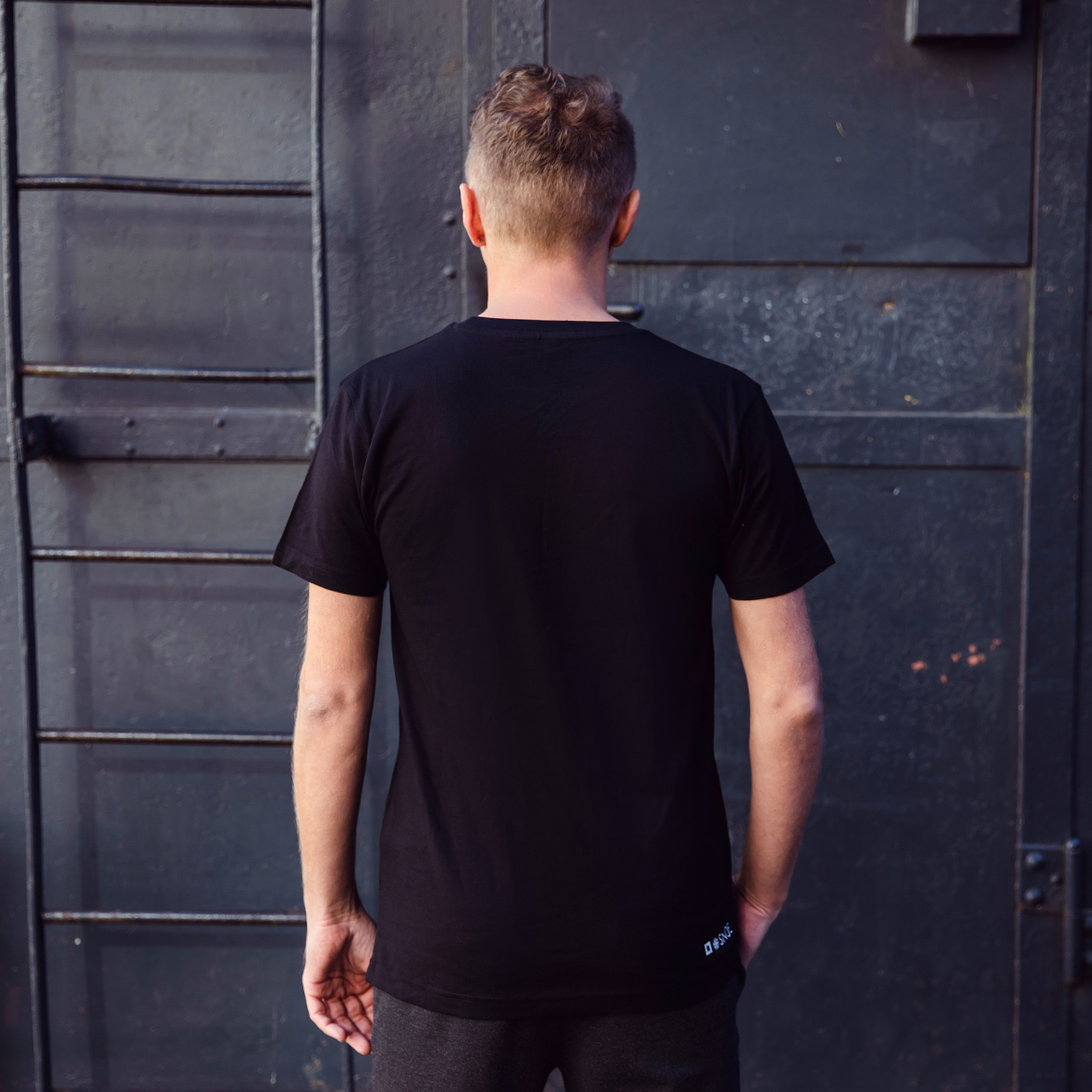 Round Neck T-Shirt Flake in Black - Image 2