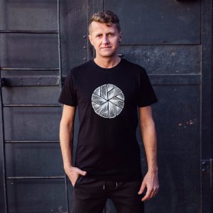 Round Neck T-Shirt Flake in Black