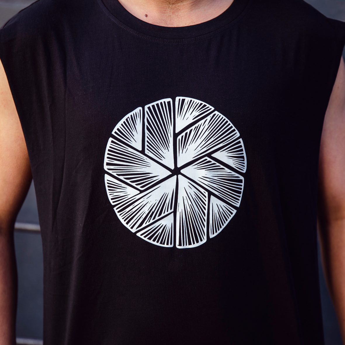 Sleeveless T-Shirt Flake in Black - Image 3