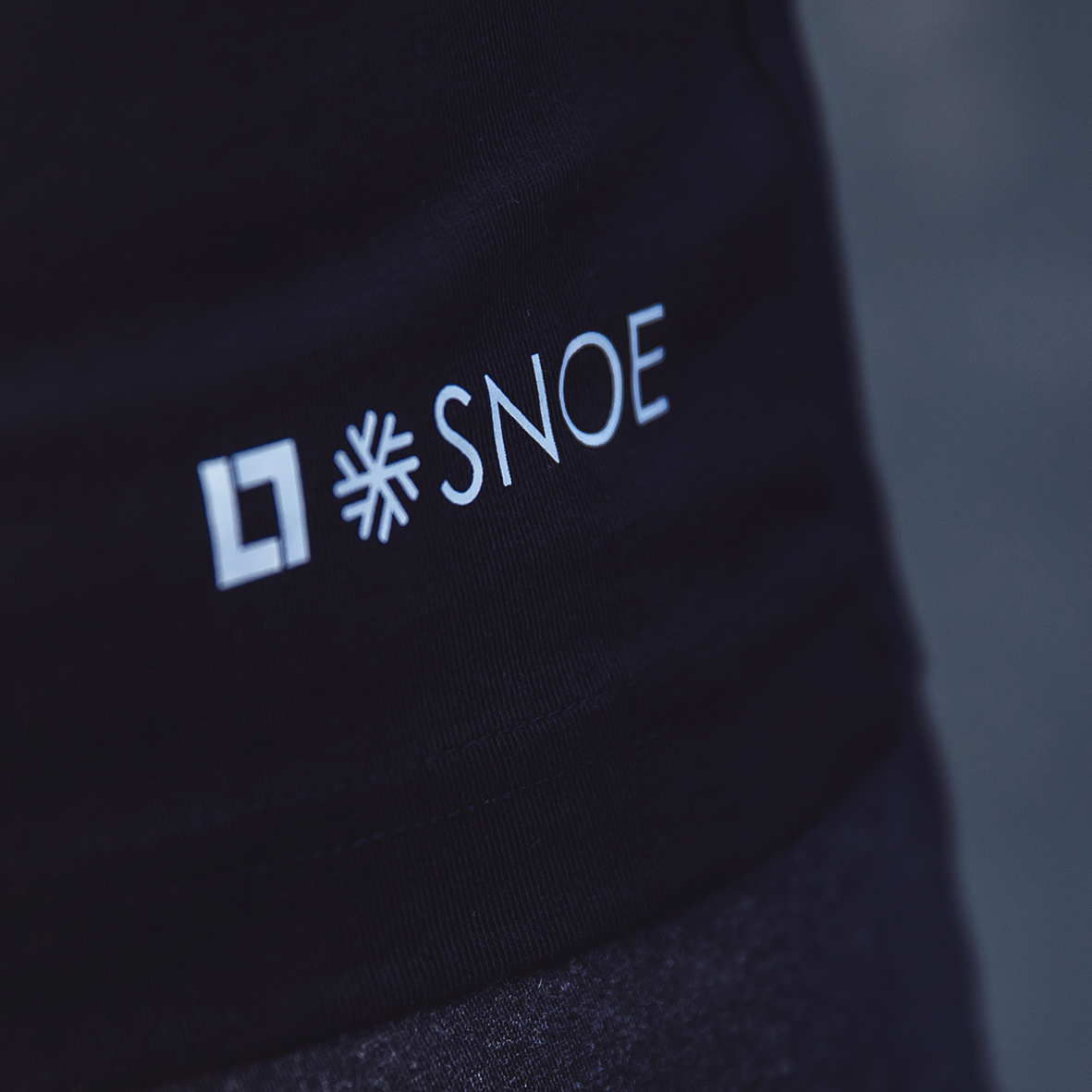 Round Neck T-Shirt Ananas in Black - Image 3