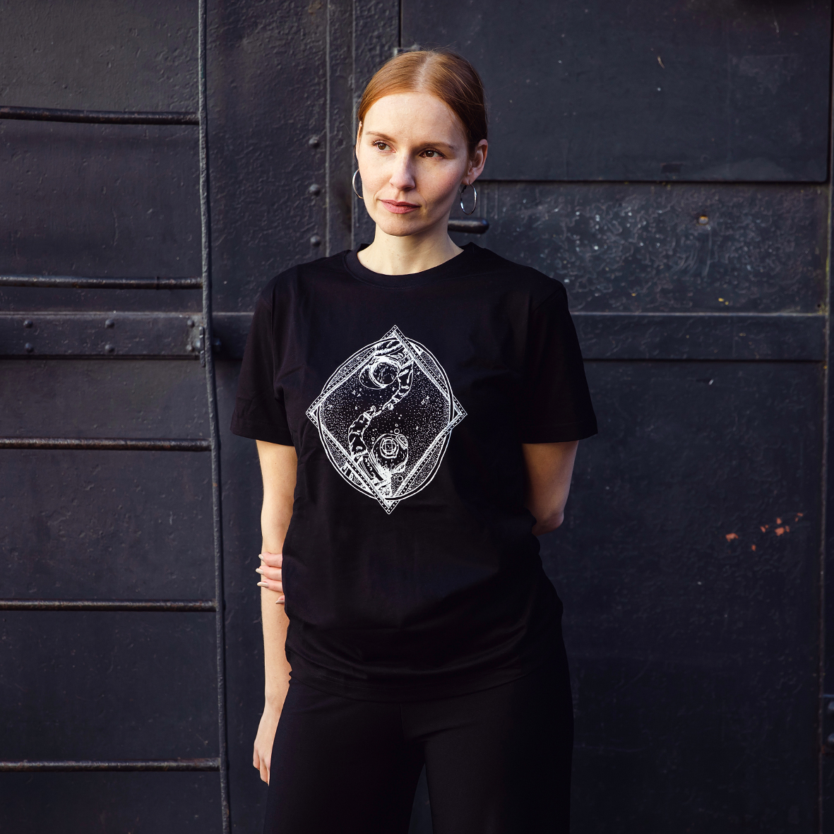 Round Neck T-Shirt Contact in Black