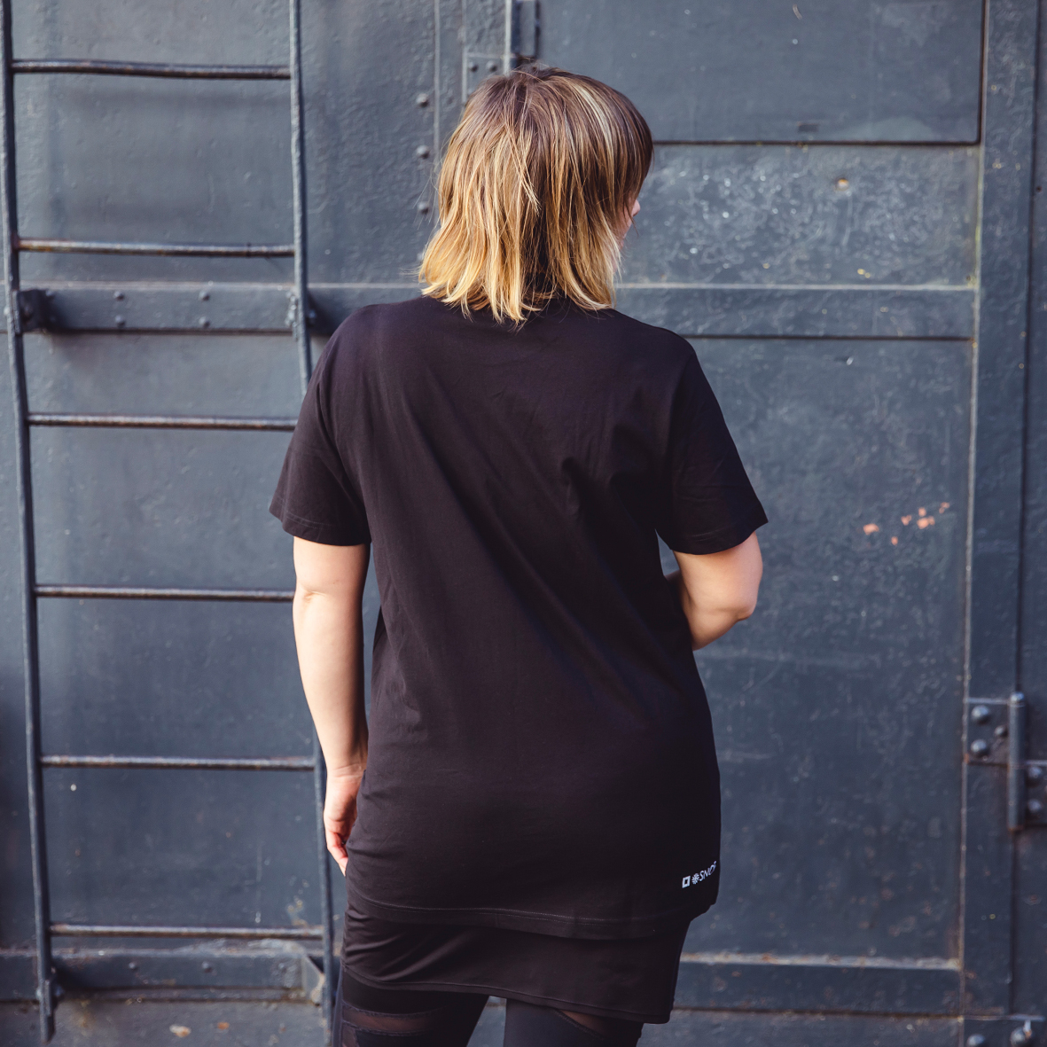 Round Neck T-Shirt Ananas in Black - Image 2