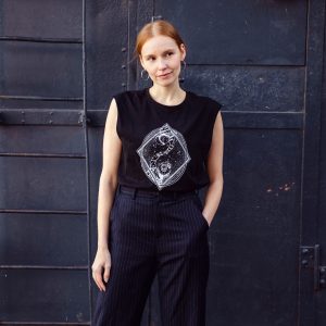 Sleeveless T-Shirt Contact in Black