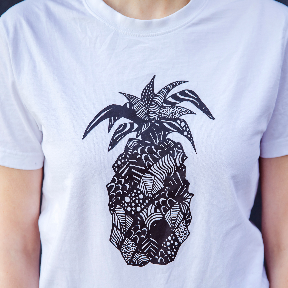 Round Neck T-Shirt Ananas in White - Image 4