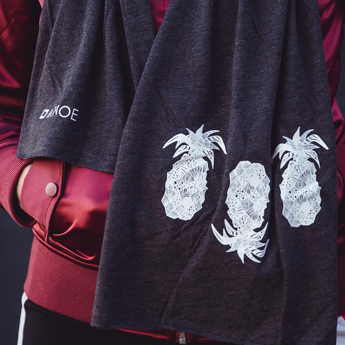 The SNOE Jersey Scarf Mini Ananas - Image 2