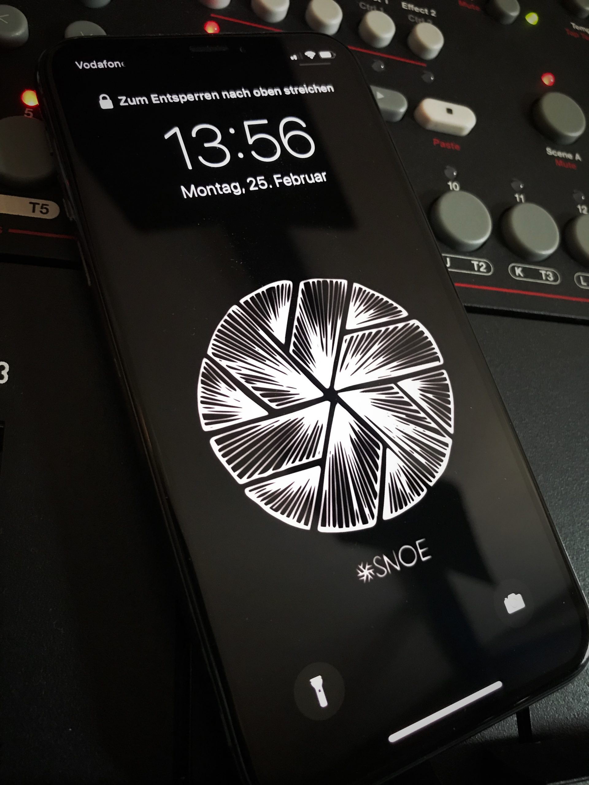 Huawai Mate 20 Pro / Wallpaper - Image 2