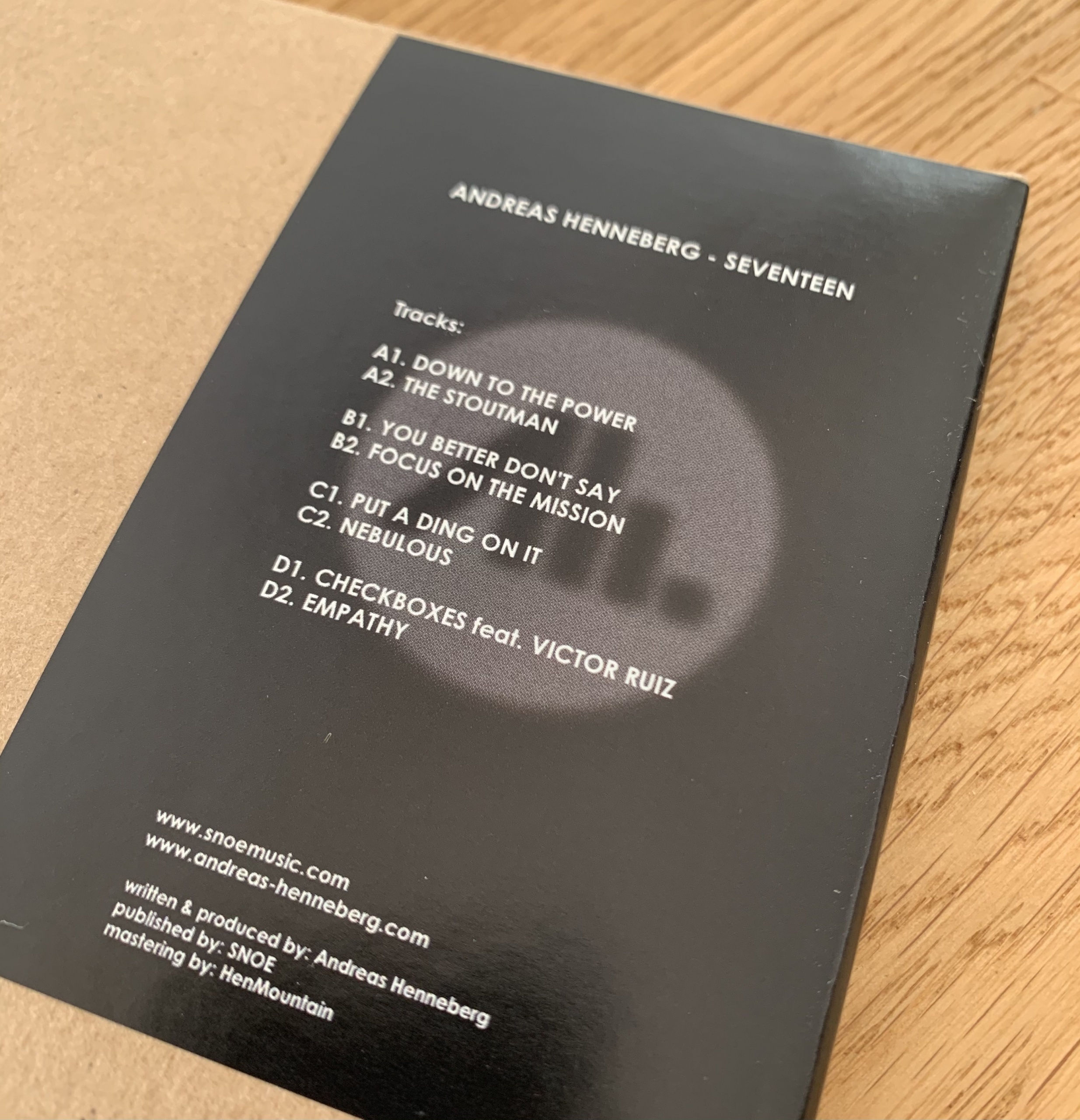 2x 12" Vinyl // Andreas Henneberg - Seventeen (Album) - Image 3