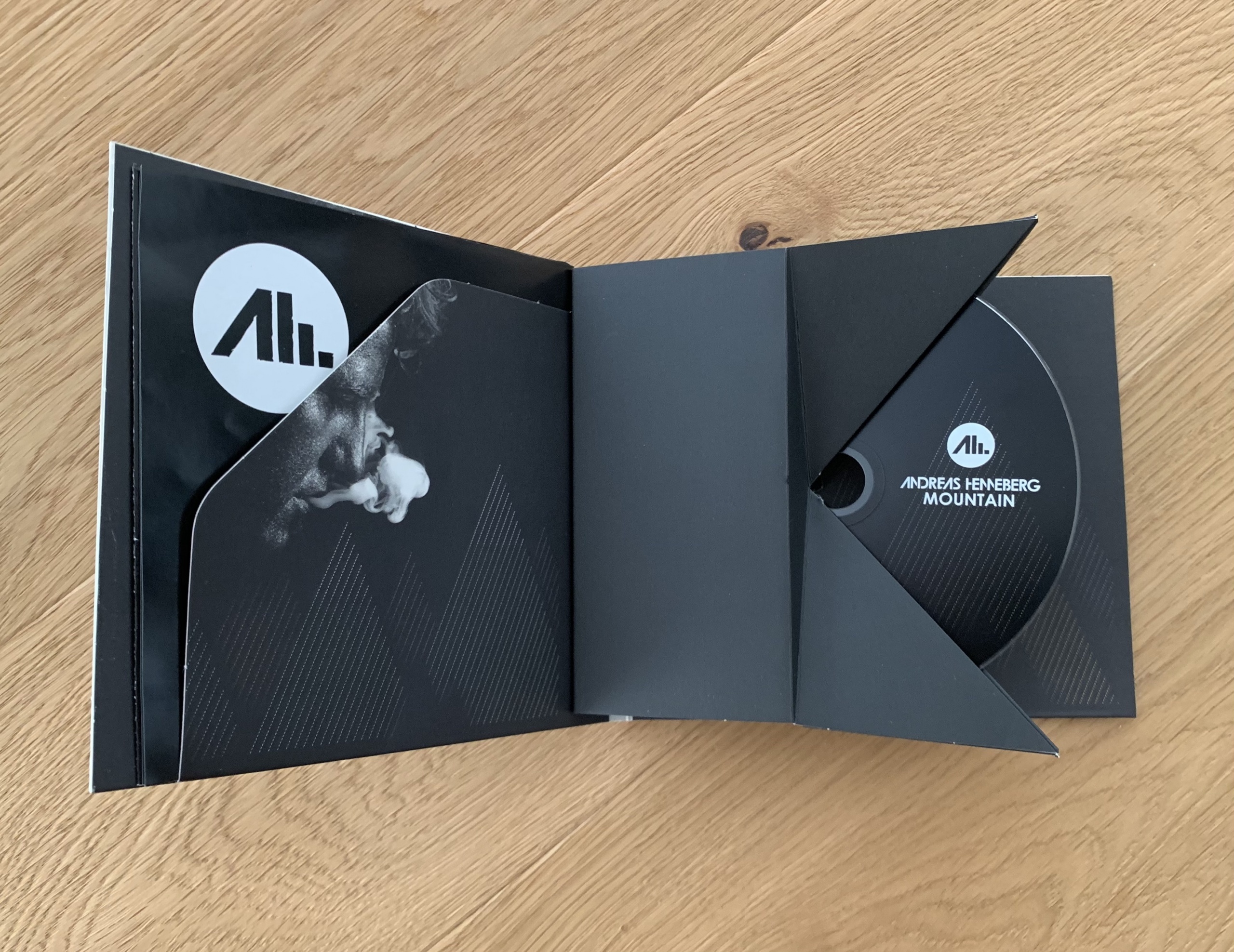The CD // incl. Poster | Andreas Henneberg - Mountain (Album) - Image 2
