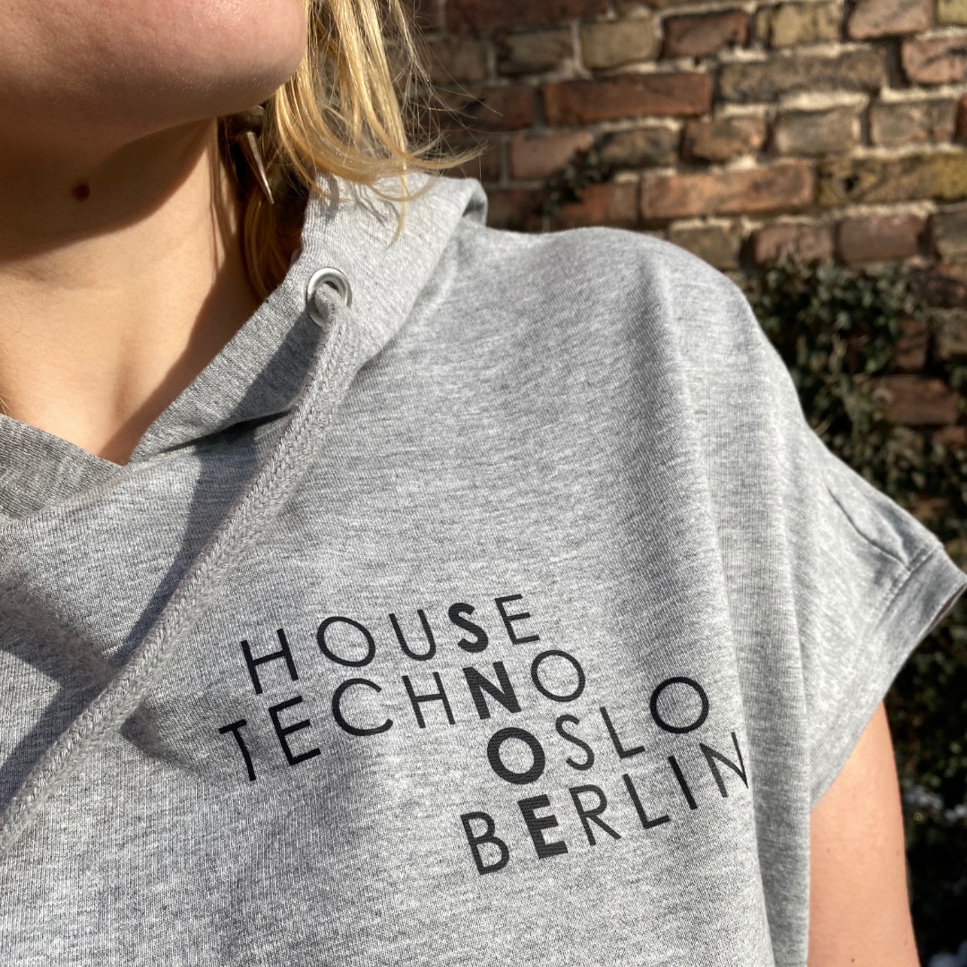 Anagram Sleeveless Hoodie in Light Grey - Image 4